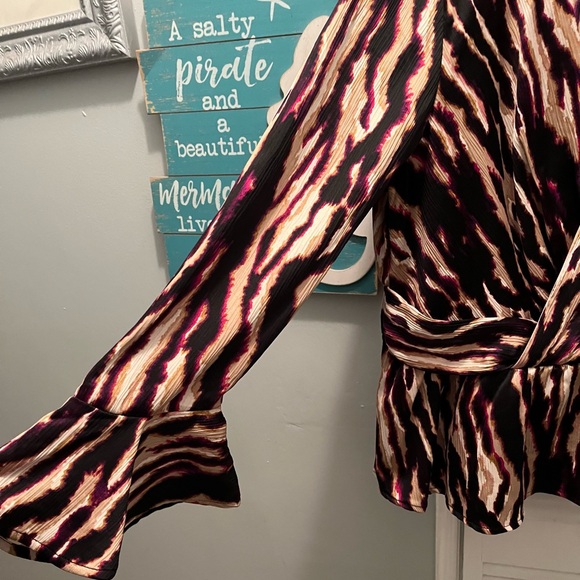 Chic Zibra Print Wrap Blouse with Ruffles - Picture 7 of 9